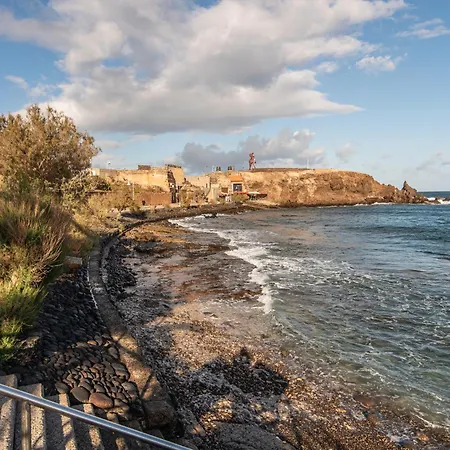 Home2book Coastal Retreat With Sea Views,