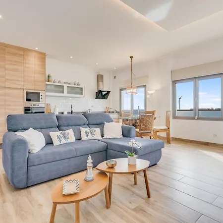 Home2book Coastal Retreat With Sea Views, *
