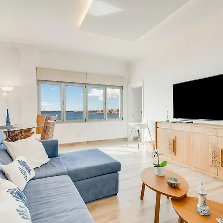 Home2book Coastal Retreat With Sea Views, Apartmán *