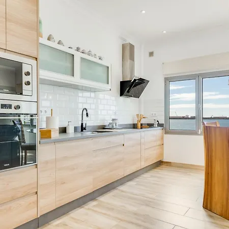 Apartment Home2book Coastal Retreat With Sea Views, *
