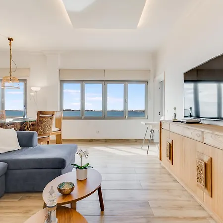 Home2book Coastal Retreat With Sea Views, *